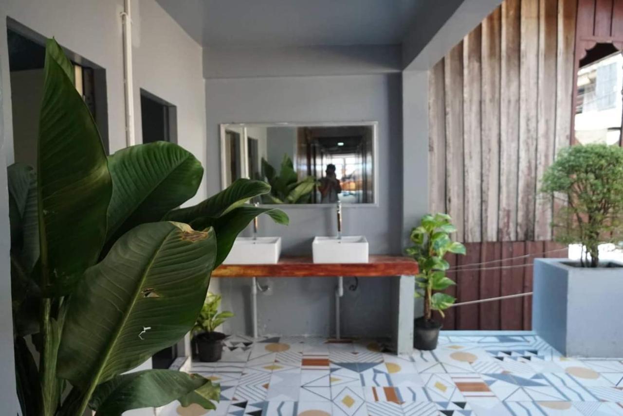 White Rose Guesthouse Kaoh Touch Exterior photo