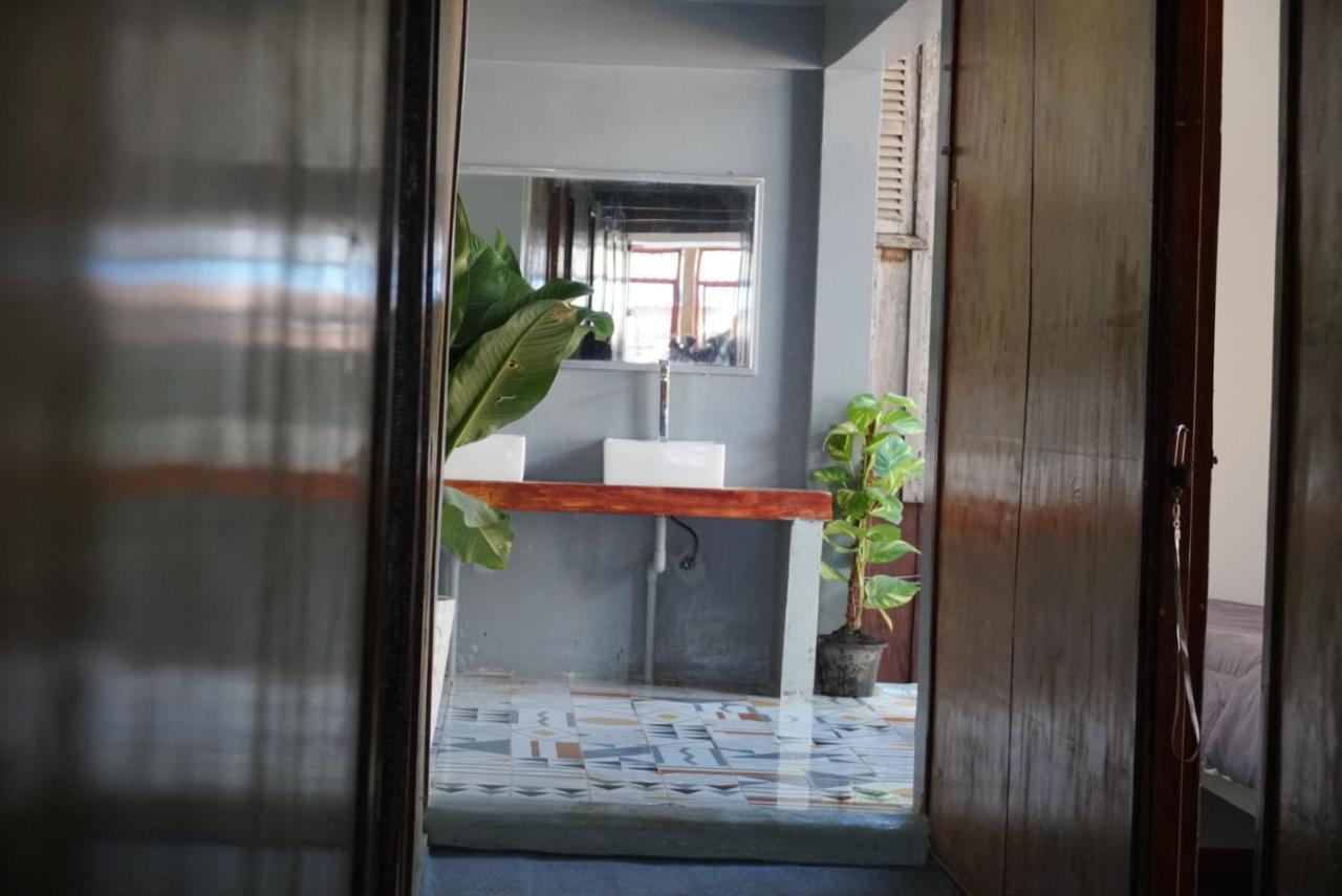 White Rose Guesthouse Kaoh Touch Exterior photo